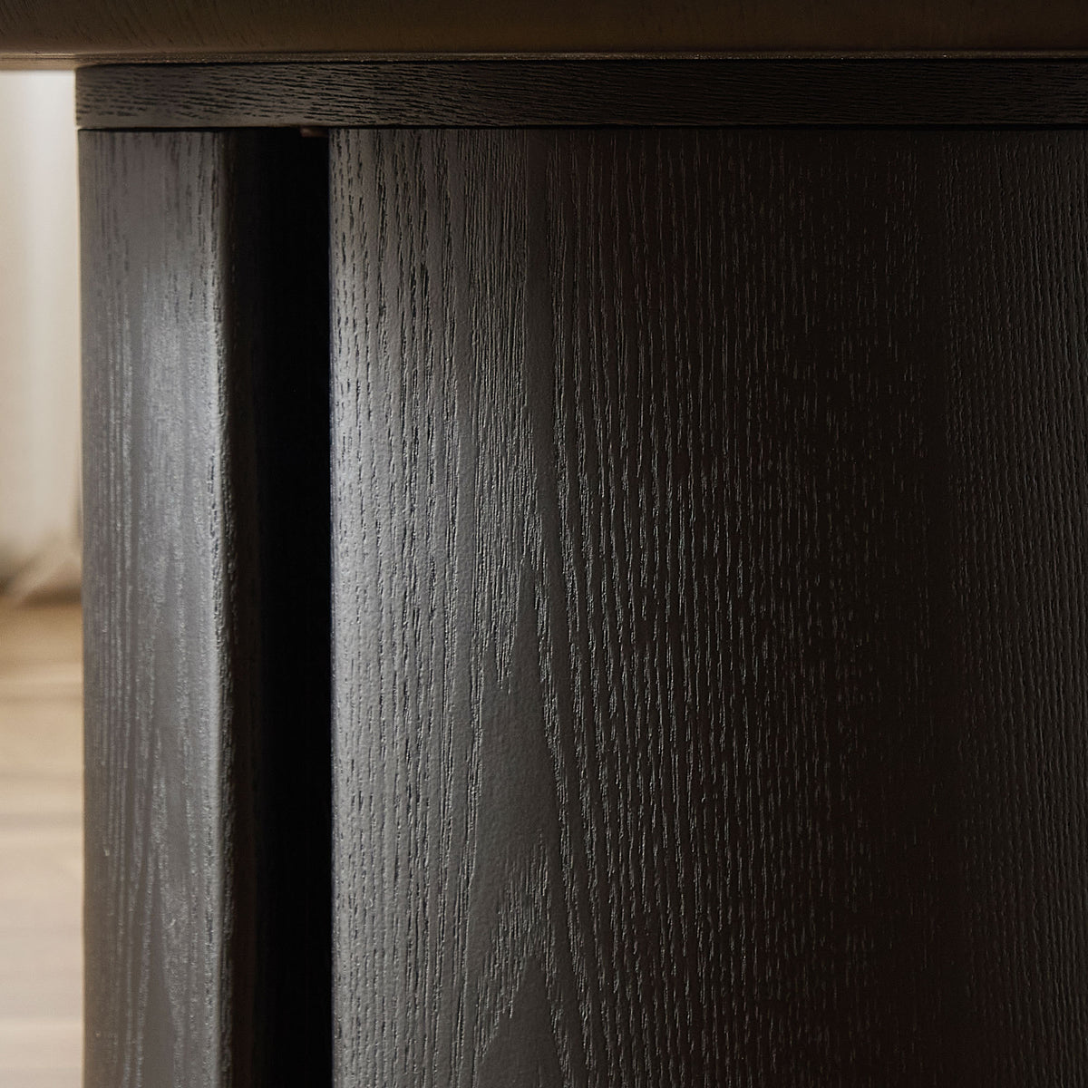 Fontaine round coffee table side profile