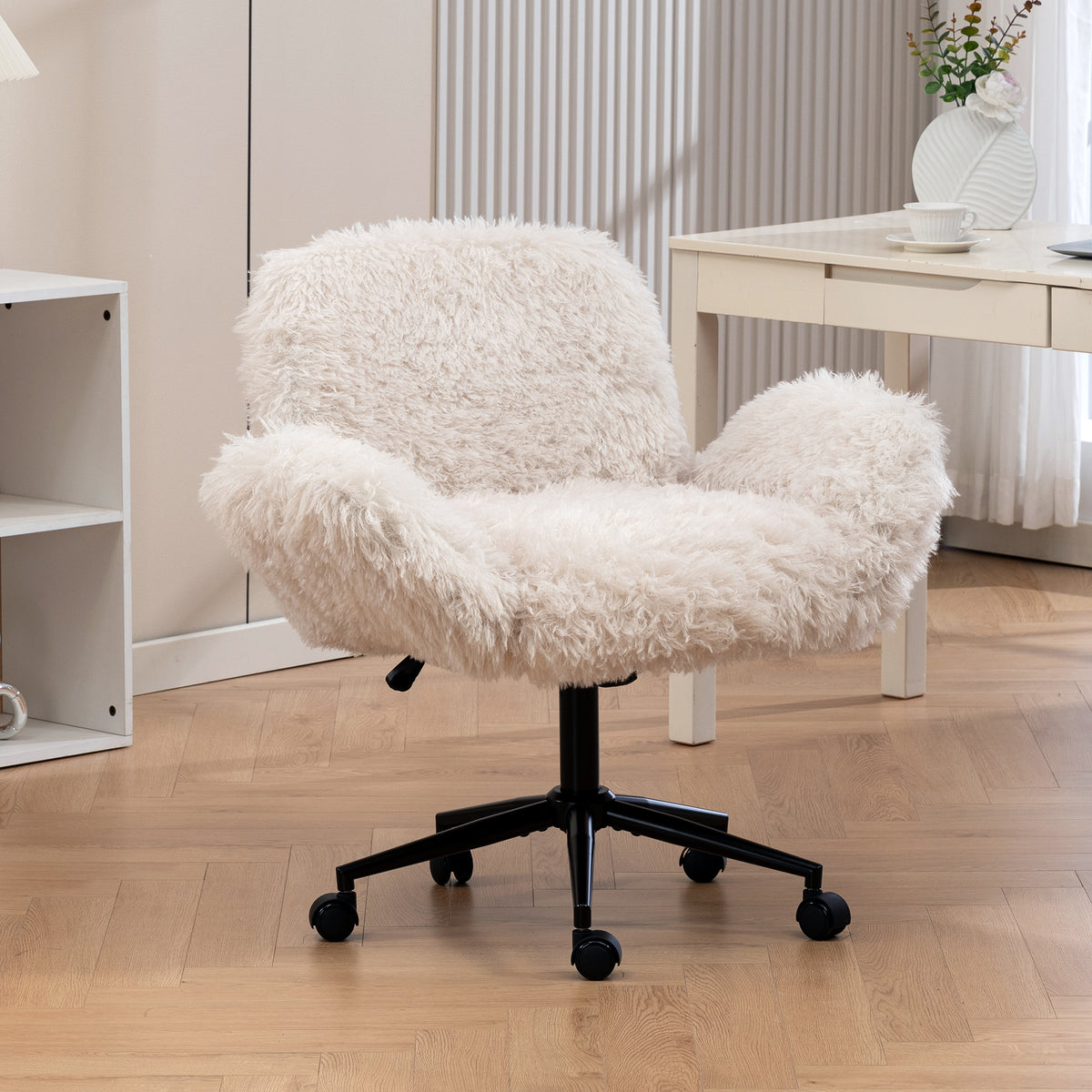 Alnwick chair in beige lambswool